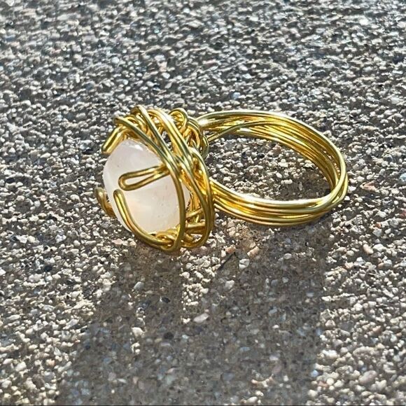 MILKY QUARTZ WIREWRAPPED GEMSTONE CHUNKY RING - Picture 3 of 5